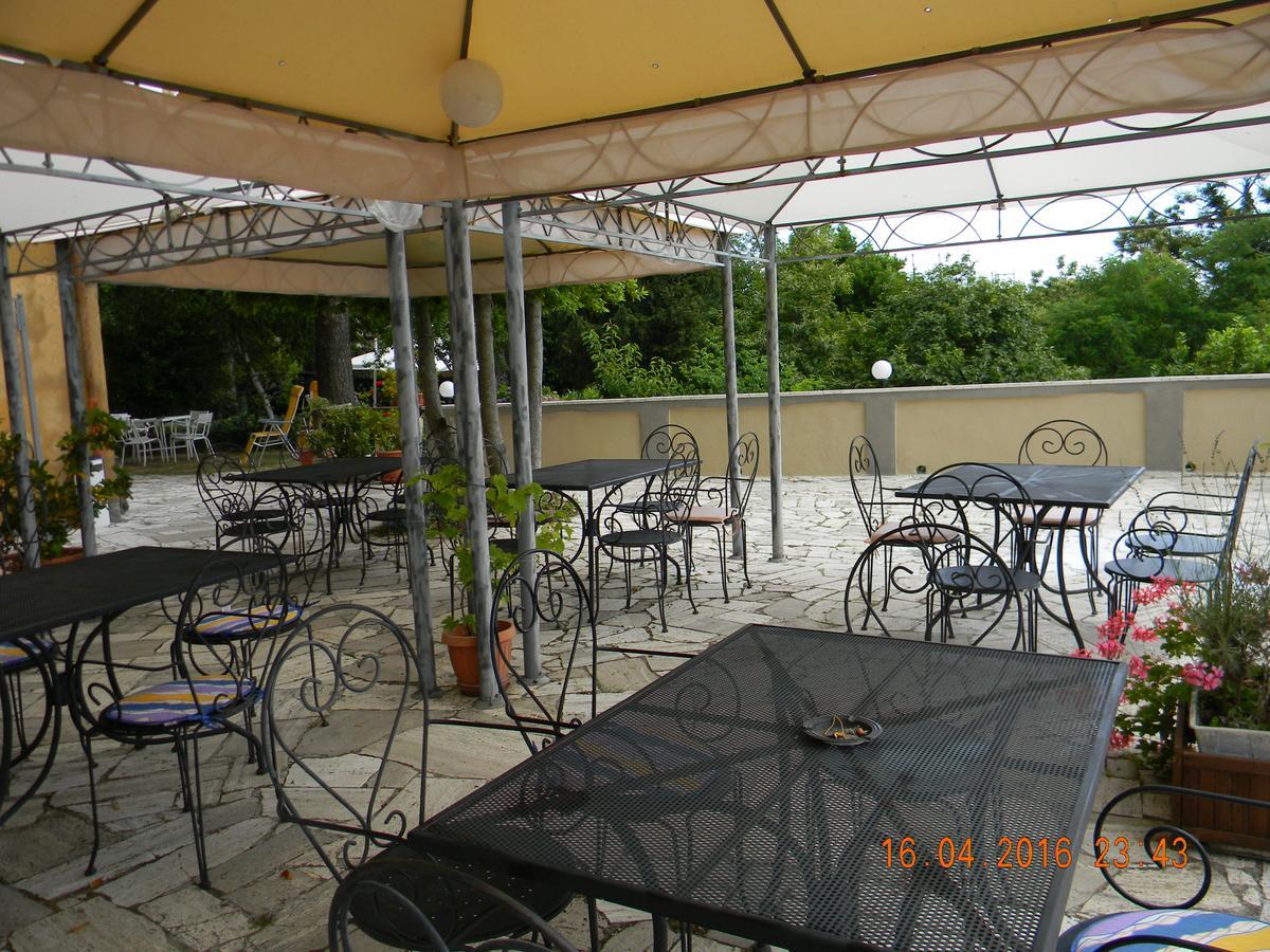 Albergo Ristorante Ragno D'Oro ピアンカスタニャーイオ エクステリア 写真